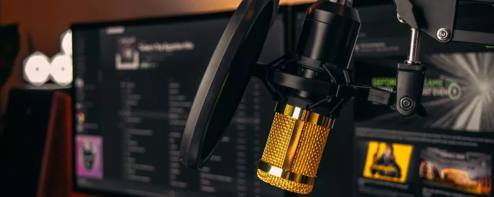 Mikrofon vor Mischpult