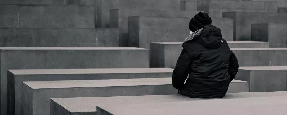 Skulptur „Mutter mit totem Sohn“ von Käthe Kollwitz 