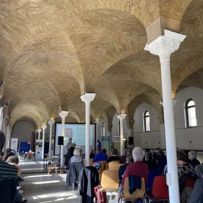 Bild zeigt gotisches Deckengewölbe des Veranstaltungssaales